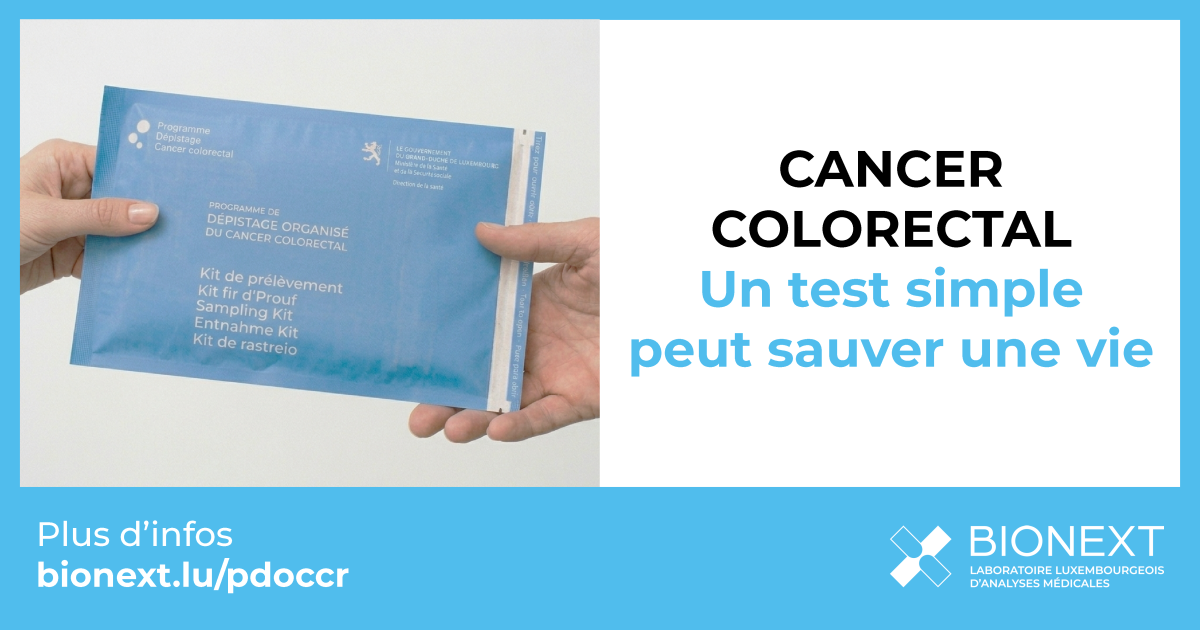 Kit de dépistage du cancer colorectal du programme luxembourgeois tenu en main, test simple pouvant sauver des vies.