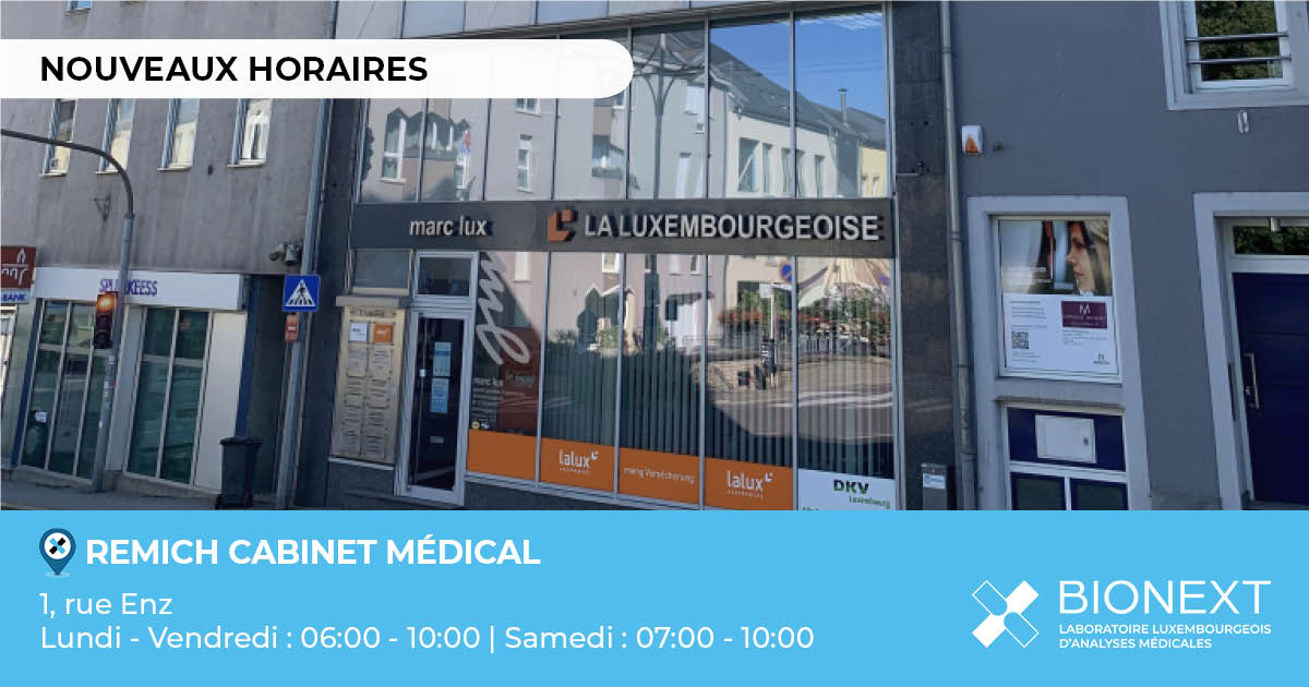 Façade d’un cabinet médical BIONEXT à Remich avec la mention ‘Nouveaux horaires’. L’image indique l’adresse ‘1, rue Enz’ et les horaires d’ouverture : du lundi au vendredi de 06h00 à 10h00 et le samedi de 07h00 à 10h00.