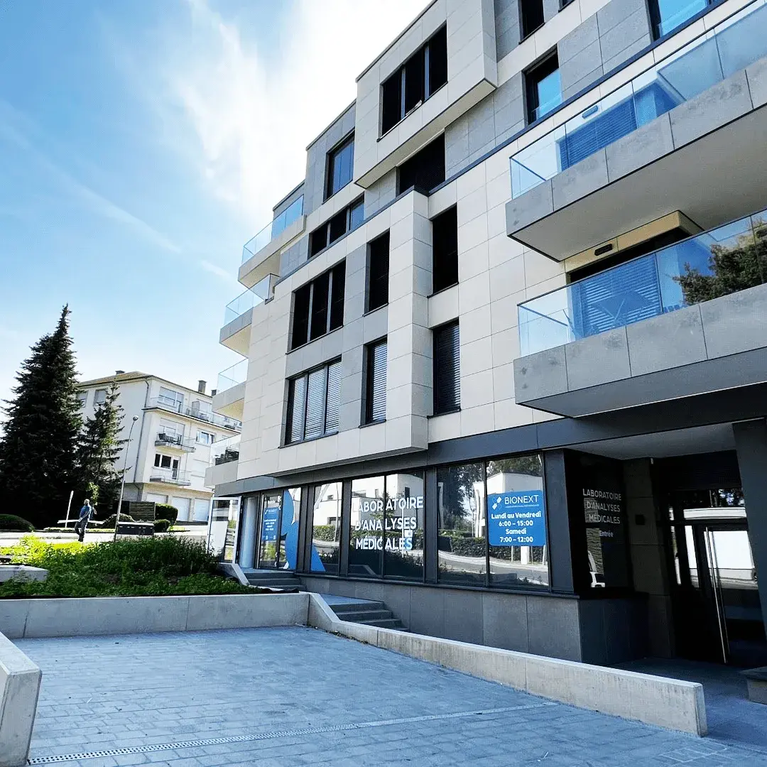 Façade du laboratoire d'analyses médicales BIONEXT à Bridel, 82 rue de Luxembourg