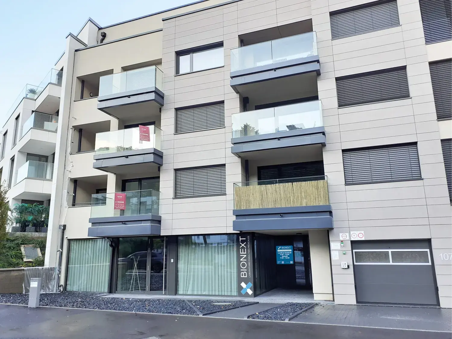 Façade du laboratoire d'analyses médicales BIONEXT à Luxembourg, 107-111 rue de Mühlenbach