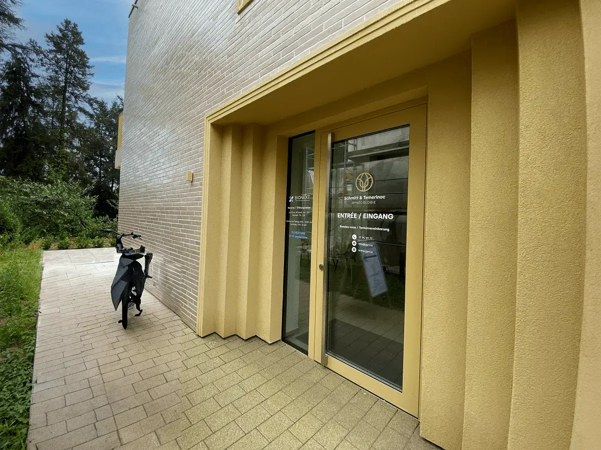 Facade of the BIONEXT medical analysis laboratory in Senningerberg, 45 rue du Golf