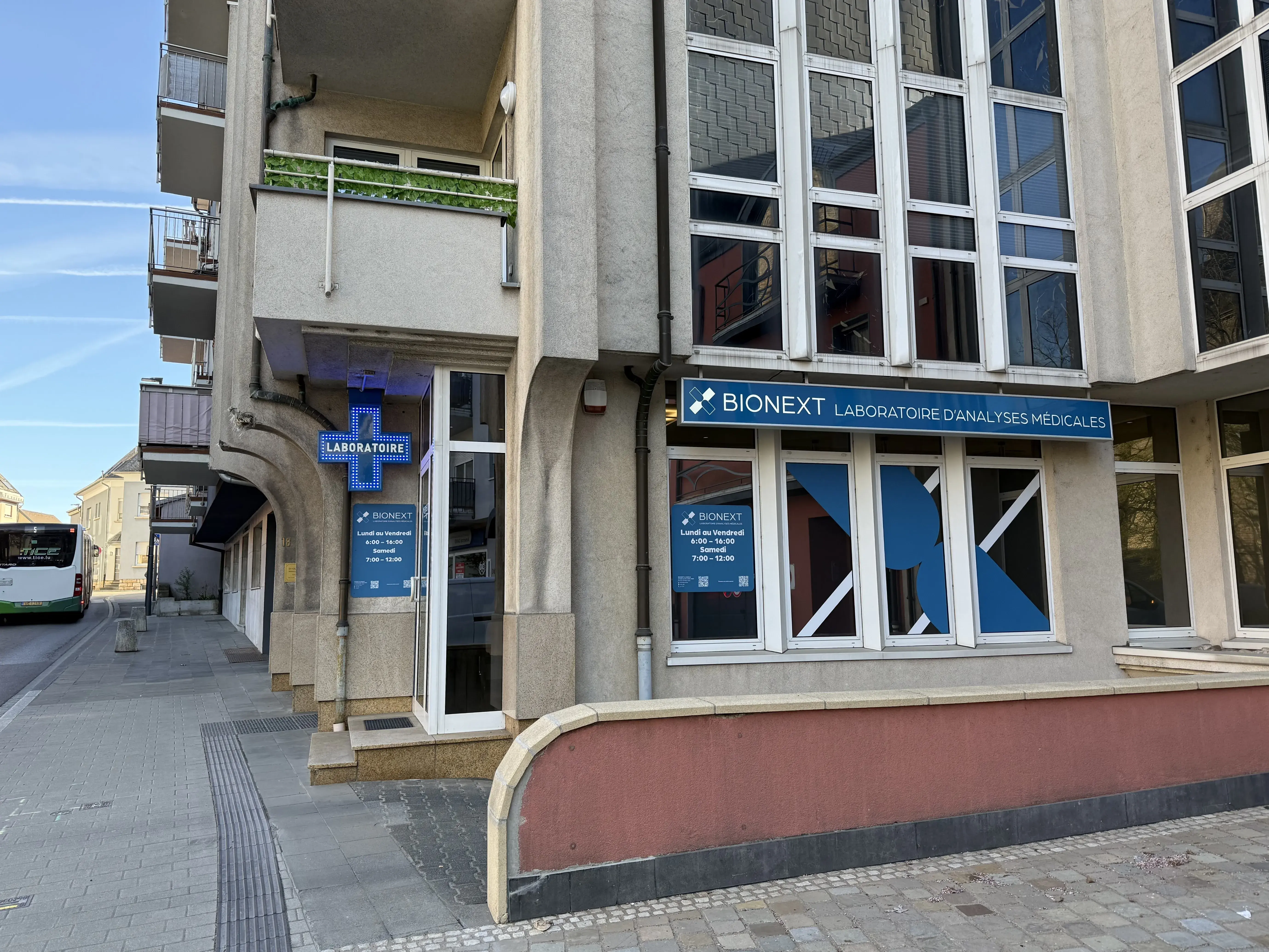 Fassade des BIONEXT-Labors für medizinische Analysen in Dudelange, 18 Rue Lentz