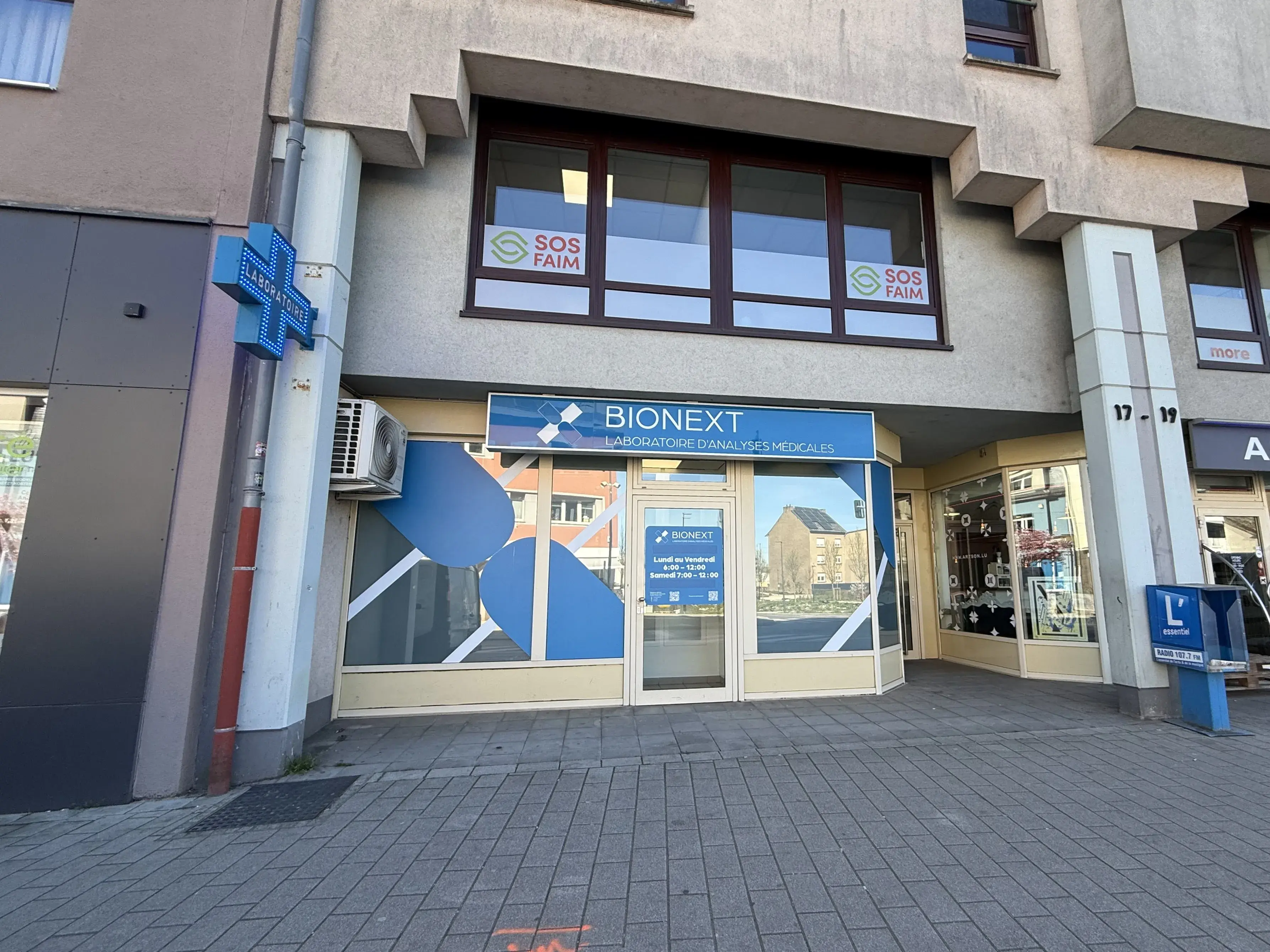 Fassade des BIONEXT-Labors für medizinische Analysen in Schifflange, 17-19 Avenue de la Libération