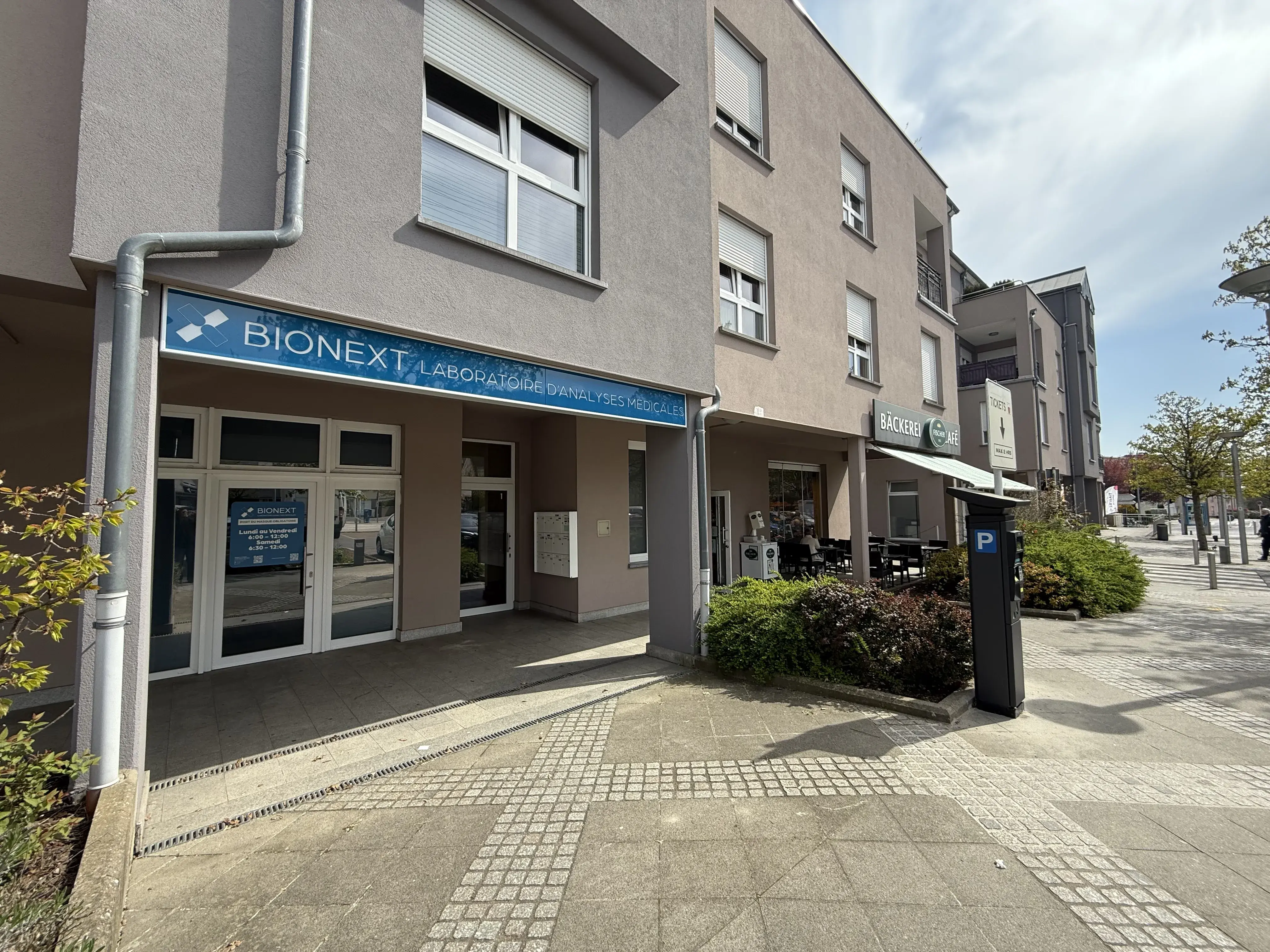 Facade of the BIONEXT medical analysis laboratory in Soleuvre, 1-5 Place de L’Indépendance