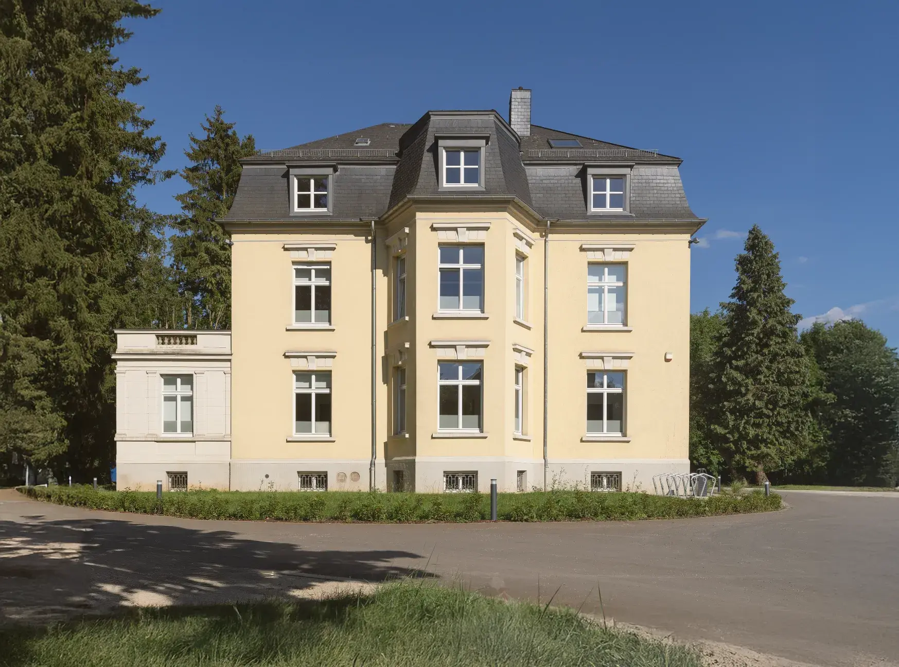 Fachada do laboratório de análises médicas BIONEXT em Esch-sur-Alzette, 68 rue de Luxembourg