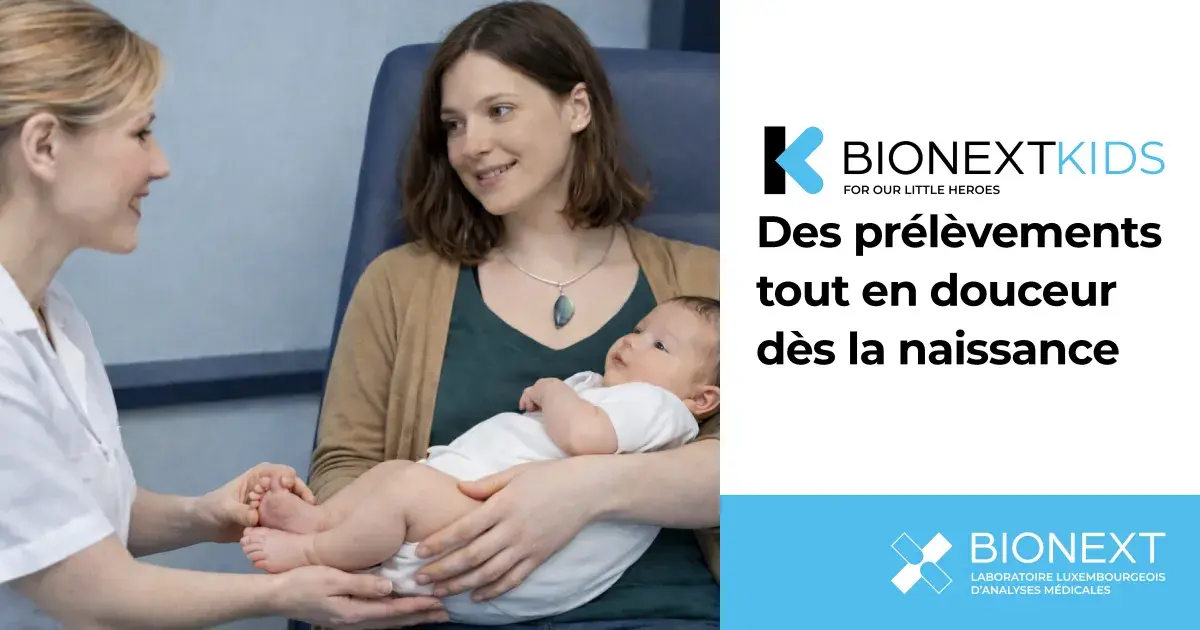 Professionnelle de santé réalisant un prélèvement en douceur sur un nourrisson dans les bras de sa mère – BIONEXT KIDS